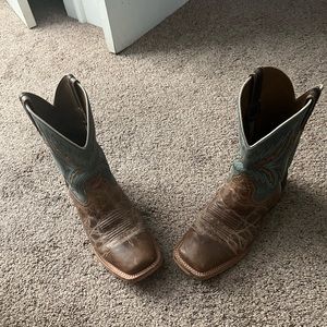 Ariat square toe boots needs insoles tho